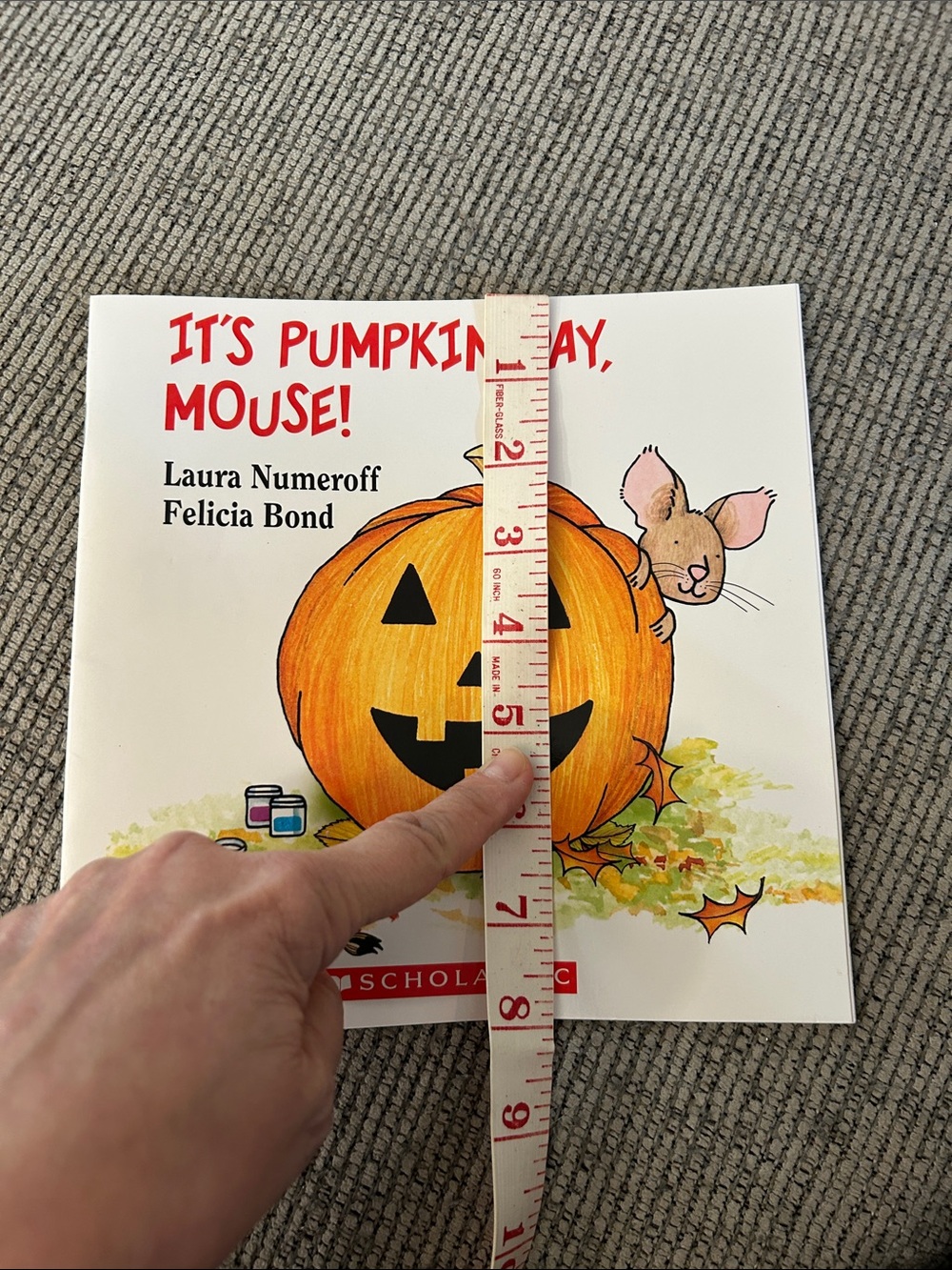 Pumpkin Day, Mouse! Book By Laura Numeroff & Felicia Bond give a mouse series - Picture 5 of 5